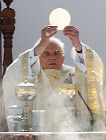 Pope Benedict XVI Blessing of the Host